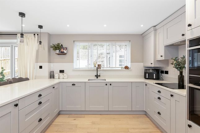 16, Roffey Close, Purley photo 2