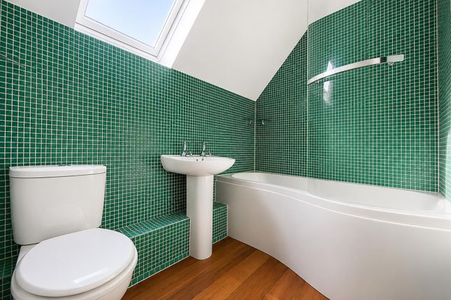 Flat 3, Haubourdin Court, Colne Road, Halstead photo 4