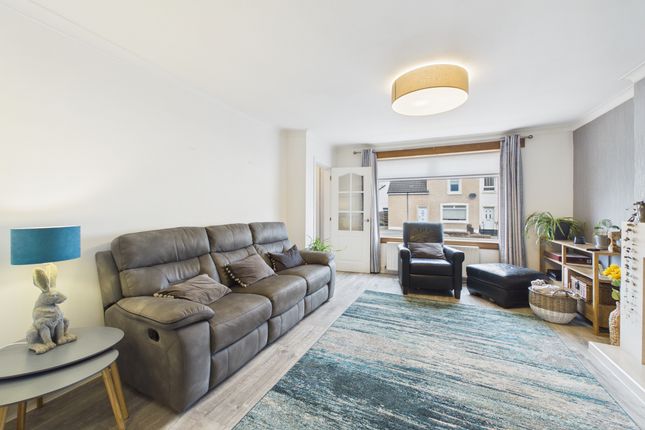 140 The Oval, Glenboig, Coatbridge photo 3