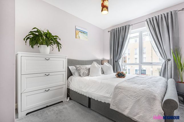 Thumbnail Flat for sale in 1 Gweal Avenue, Reading