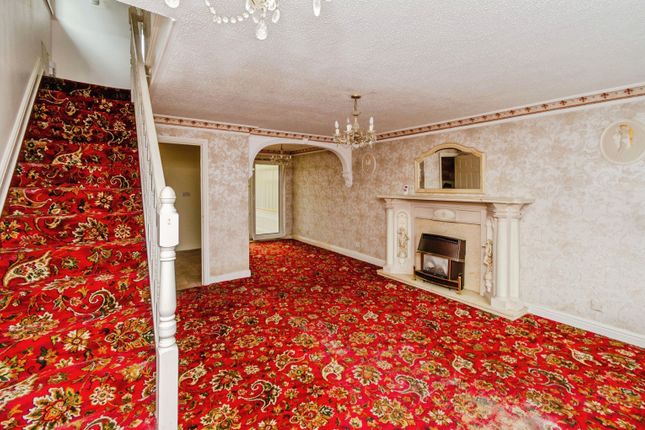 10, Edison Close, Cannock photo 3