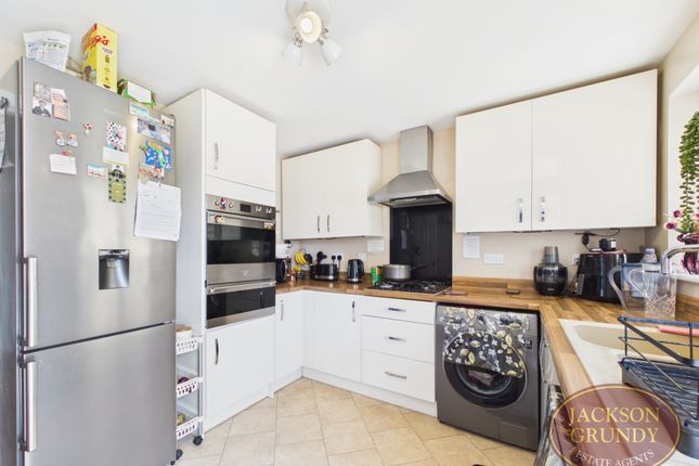 6, Hedgerow Lane, Northampton photo 3