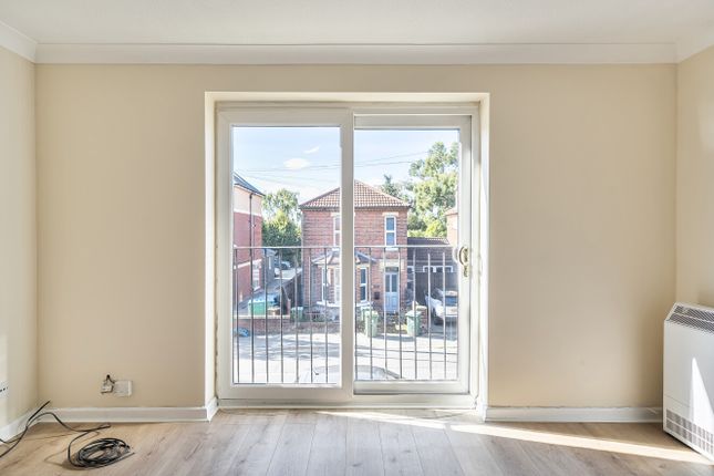 Flat 8, Windsor Court, 82, Bullar Road, Hampshire photo 4