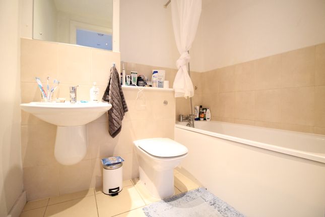 Flat to rent in Queens Road, Nottingham