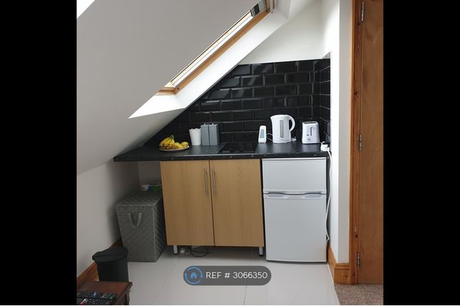 Heatherdene Close, Mitcham photo 4