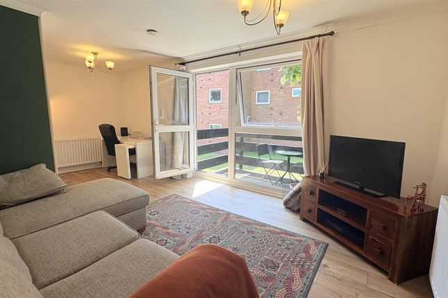 Flat 5, Robert Court, Wake Green Park, Birmingham photo 3