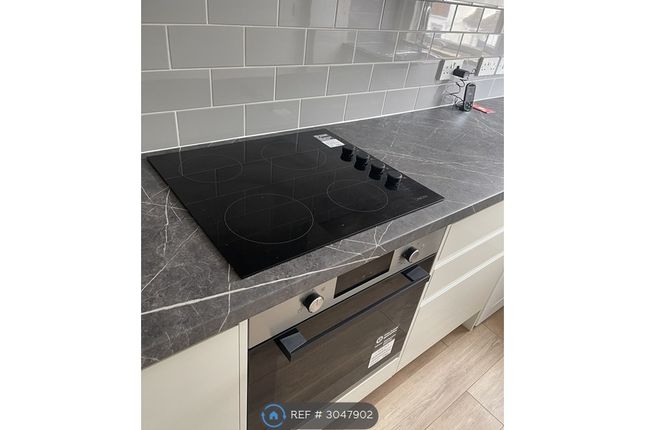 Flat, Elphinstone Road, Southsea photo 3