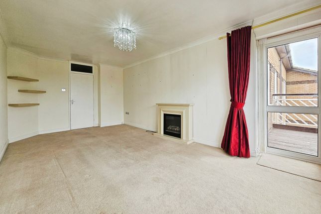 Flat 25, Knightsbridge Court,, Connaught Gardens East, Essex photo 4