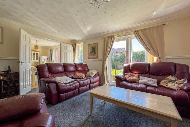 12, Fulmar Close, Melksham photo 2