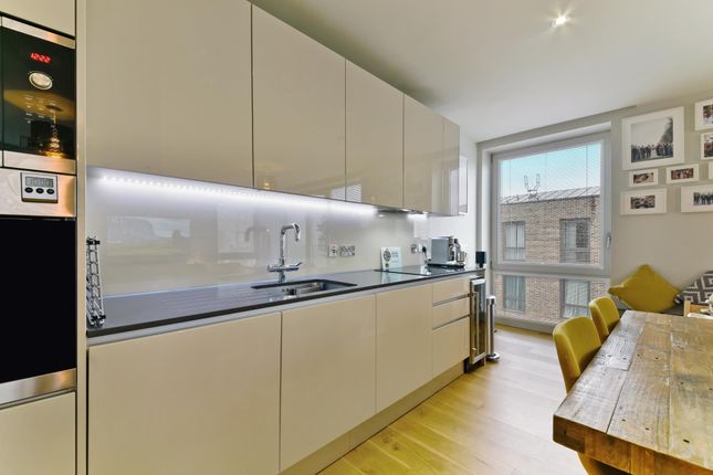 Flat for sale in Isambard Court, Paddlers Avenue