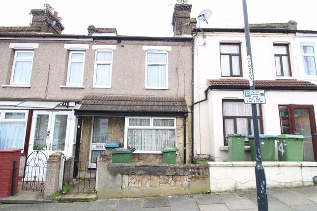 Thumbnail Terraced house for sale in Kentmere Road, London