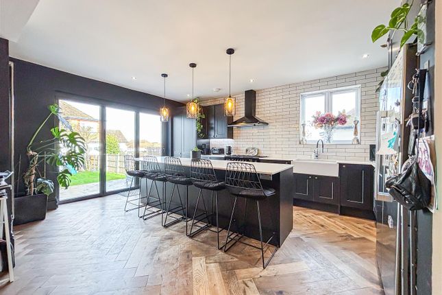 17, Exford Avenue, Westcliff-On-Sea photo 3