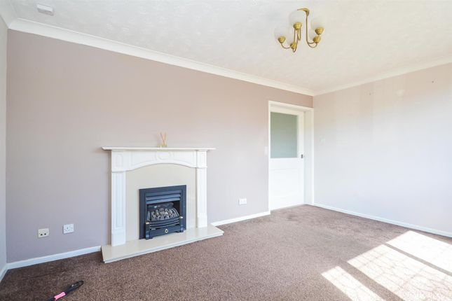 146, Queen Elizabeth Drive, Normanton photo 3