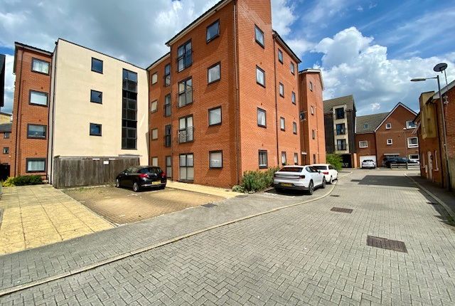 Flat to rent in Boldison Close, Aylesbury