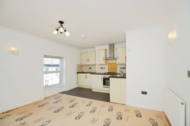 Flat Uwch Y Fenai, 8, Church Street, Gwynedd photo 2