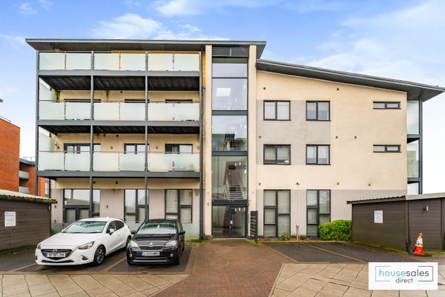 Thumbnail Flat for sale in Darwin Court Kingswood Place, Hayes