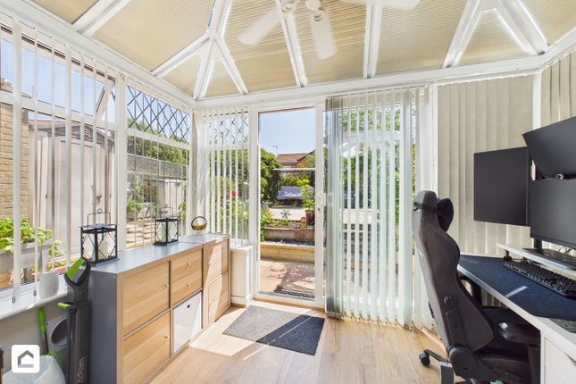 22, Wade Close, Eastbourne photo 4