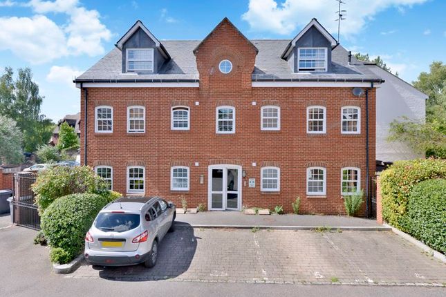 Thumbnail Flat to rent in Penstock Mews, Godalming