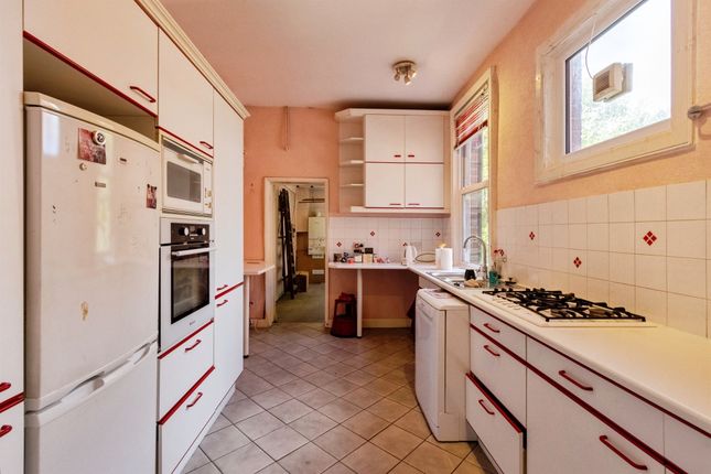10, Hollyshaw Lane, Leeds photo 4
