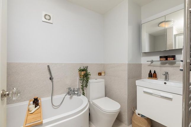 Flat for sale in Gloucester Road, Larkhall, Bath