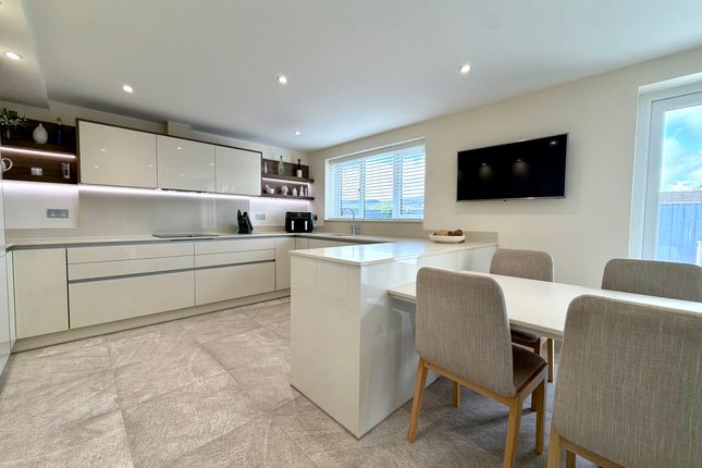 89 Lakeside Gardens, Merthyr Tydfil photo 3