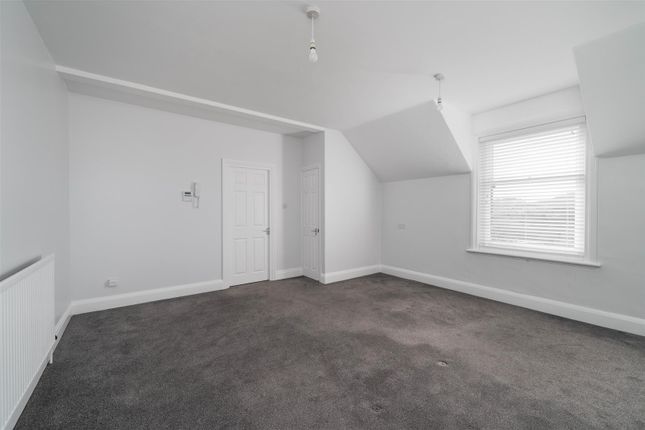 Flat 5, Golding House, Henry Avenue, Matlock photo 2