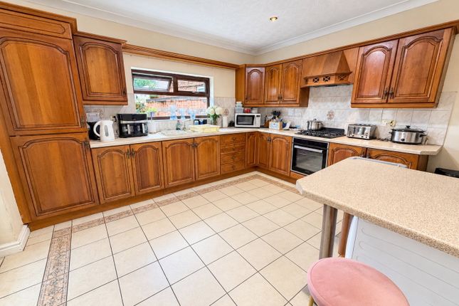 21, Chapel Street, Brierley Hill photo 4