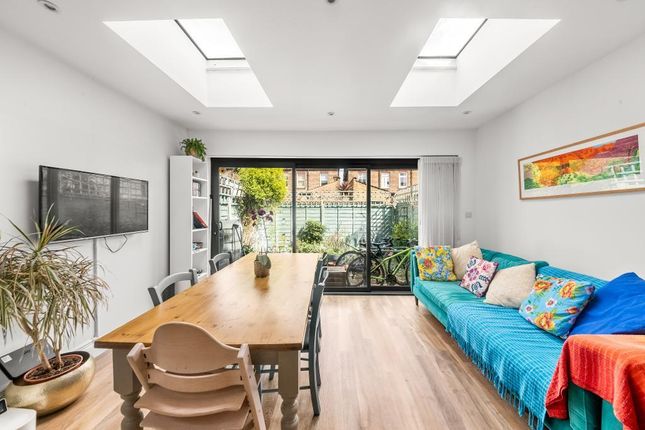 Flat for sale in Adelaide Road, Ealing, London