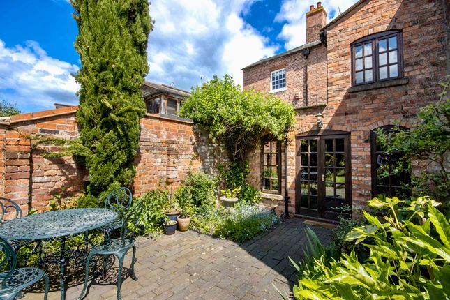 Town house for sale in Bridge Street, Pershore, Worcestershire
