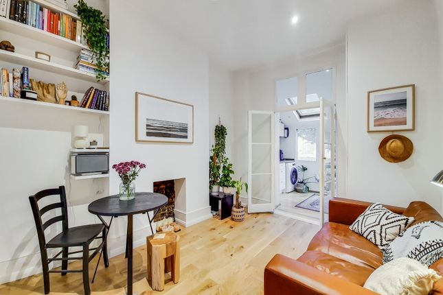 Thumbnail Flat to rent in Bedford Road, Clapham North