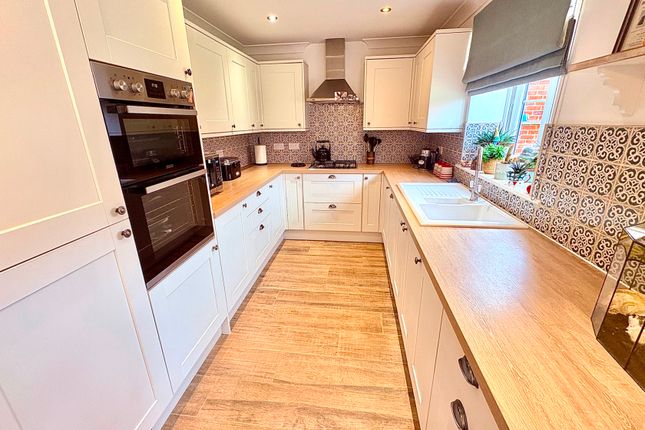 11, Rowan Avenue, Saxilby photo 3