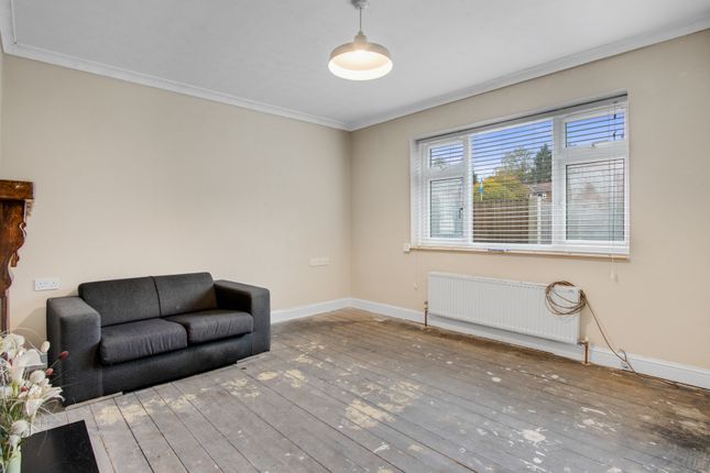 39, Brooklands Road, Wakefield photo 2