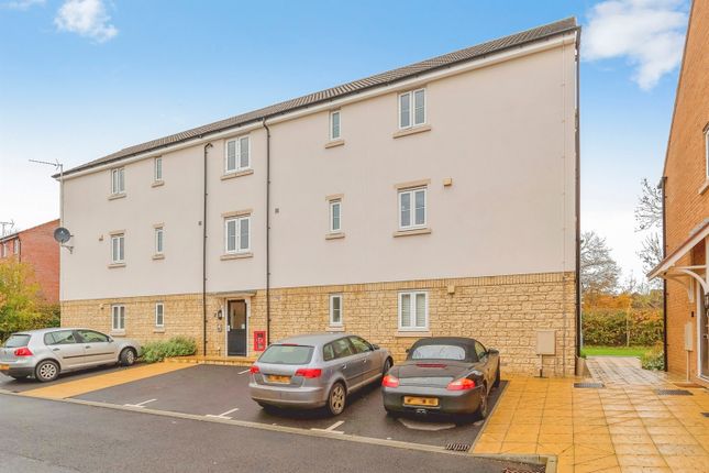 Flat for sale in Greenfields Close, Chippenham