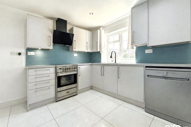 3, Stuart Close, Milton Keynes photo 2