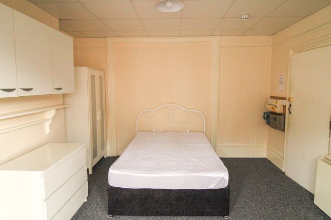 Thumbnail Property to rent in Rothesay Road, Luton