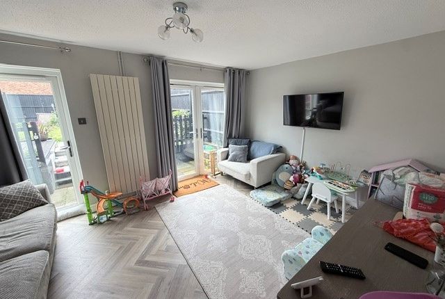 7, Beech Close, Northampton photo 2