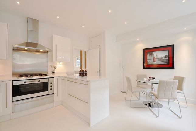 Flat for sale in Stafford Court, London