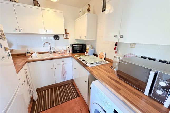 19, Cromarty Close, Fareham photo 3