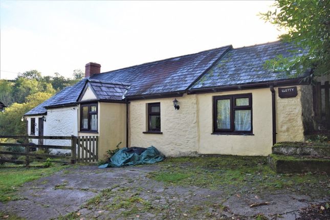 Thumbnail Cottage for sale in Pentre-Cwrt, Llandysul