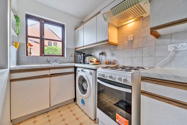 13, Stonefield Park, Maidenhead photo 3