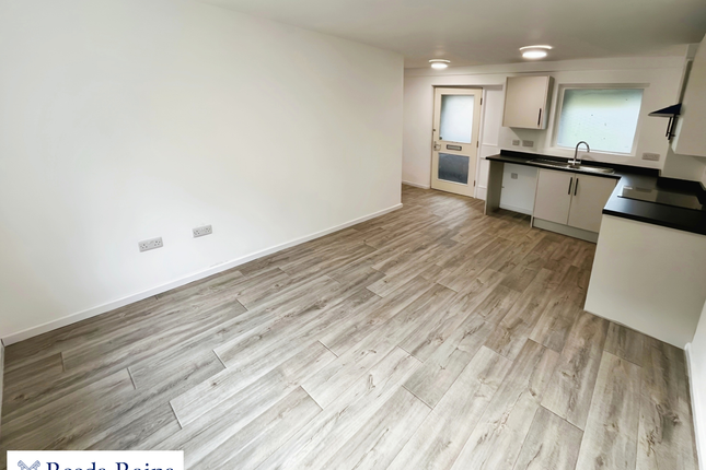 Flat 30,, Gloucester Grange, Staffordshire photo 3