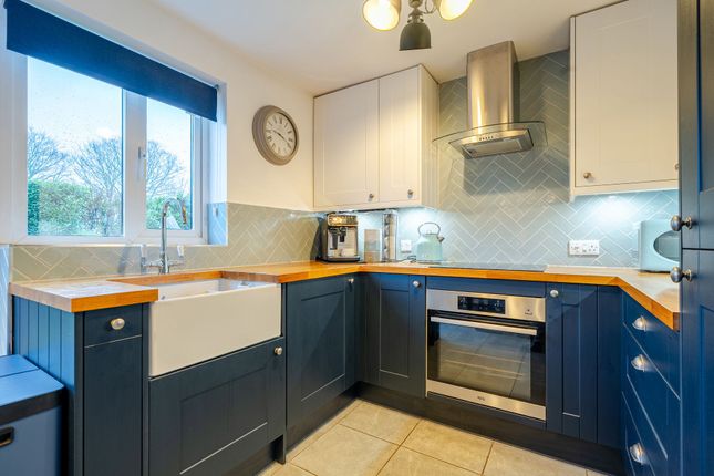 30 Blackthorn Close, Winchester photo 2