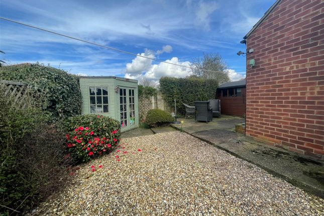 Bungalow for sale in Pear Tree Close, Hartshorne, Swadlincote