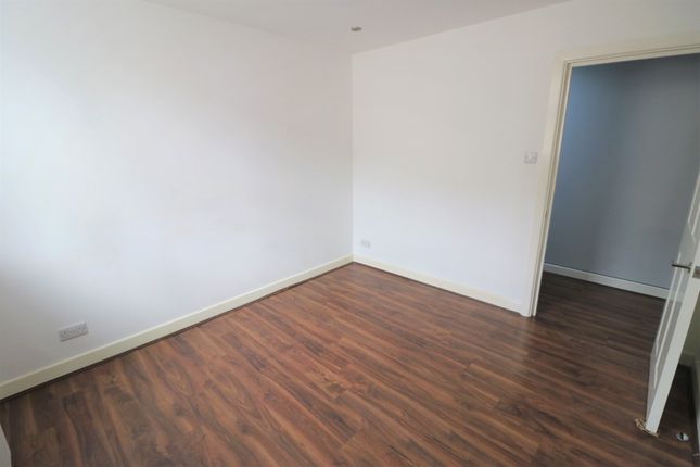 Room to rent in Graphite House, 40 Postway Mews, Ilford