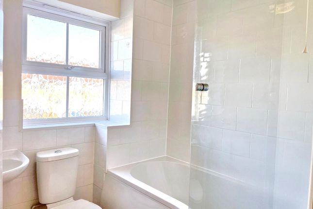 21 Cranmer Walk, Crawley photo 5