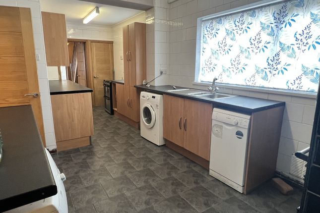 64, Derwydd Avenue, Ammanford photo 4