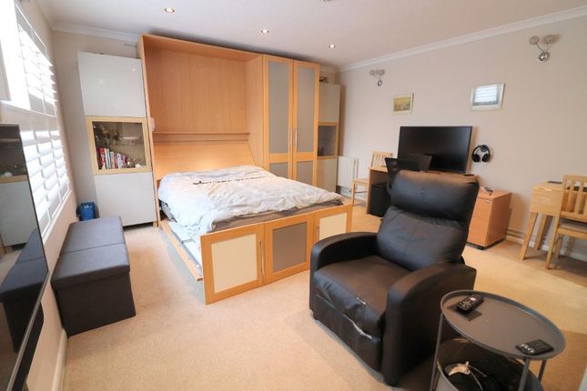 Studio for sale in Somersby Close, Luton, Bedfordshire