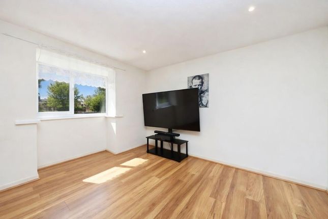 31, Frankswood Avenue, West Drayton photo 2