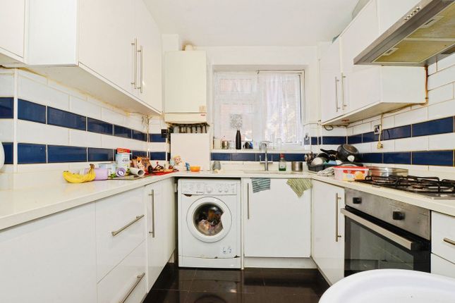 55, Lantern Close, Wembley photo 3