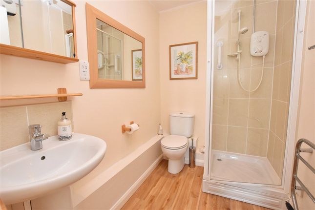 Apartment 25, Oakford Court,, Newshaw Lane, Glossop photo 4
